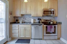 545 4th St SE