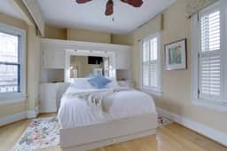1732 21st NW-Up-LT