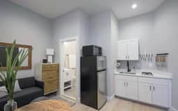 Sojourn 1BD in Dupont Near Metro!