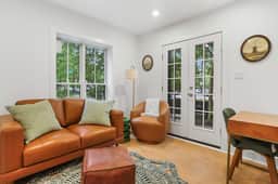 Sojourn pied-a-terre with Patio on Capitol Hill