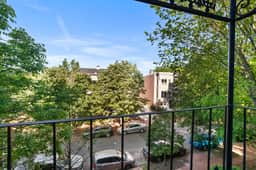 Sojourn Stylish 1BD with Dedicated Workspace