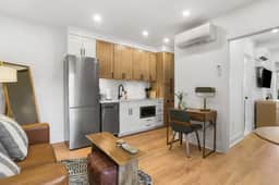 Sojourn Stylish 1BD with Dedicated Workspace