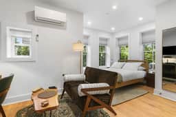 Sojourn Cozy Modern Studio on Capitol Hill