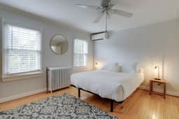 Historic Capitol Hill Location 2 BR 2 BA