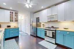 Historic Capitol Hill Location 2 BR 2 BA