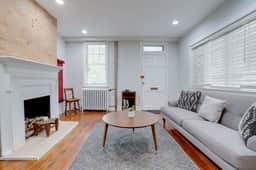 Historic Capitol Hill Location 2 BR 2 BA