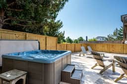 Designer Beach Cottage - Private Pool & Hot Tub
