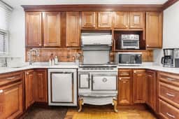 636 F St NE #B -LT - Image 2