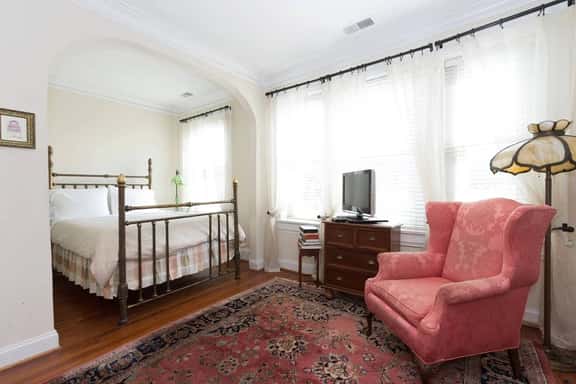 Lola Room #1604 - Image 1