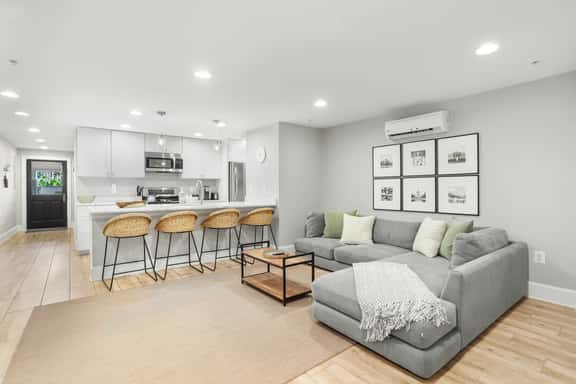 238 11th St NE - B - Image 1