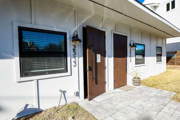 2513 Mortons  - Image 1