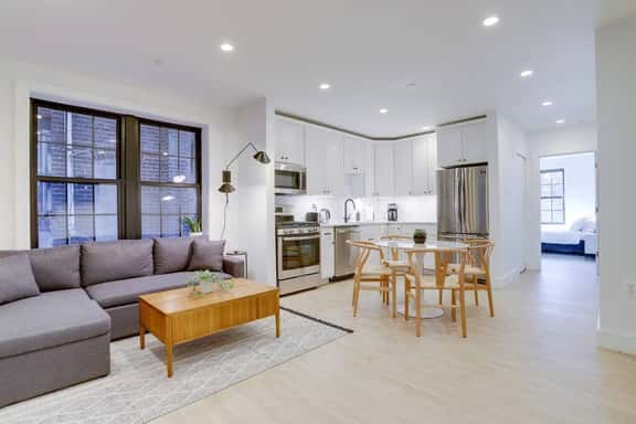 712 G #103 - Image 1