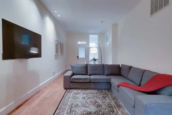 1418 Belmont-1-DN !!RTO!! - Image 1