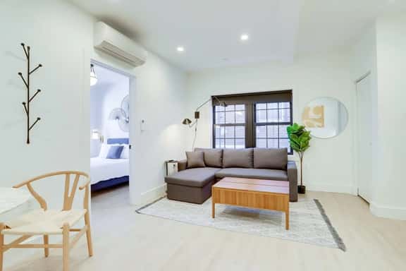 712 G #203 - Image 1