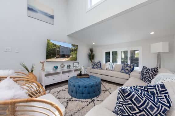 VR-35 10th Ave - Image 1