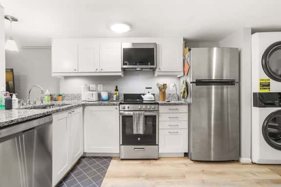 219 11th St SE #B - NEW - Image 1