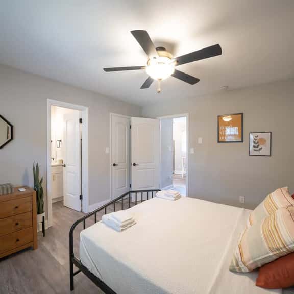 3510 Pleasant#4(1BR) - Image 1