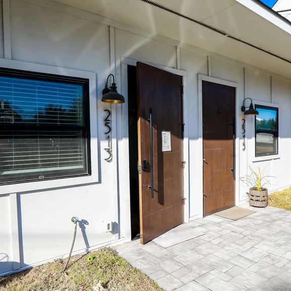 2513 Mortons  - Image 1