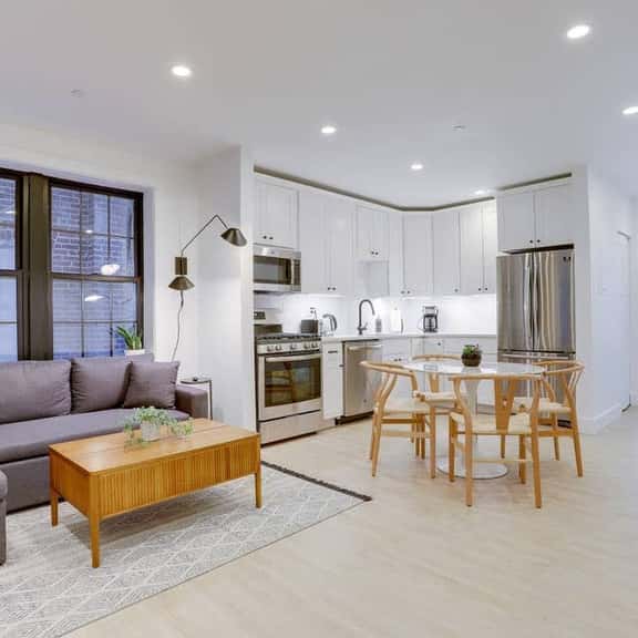 712 G #103 - Image 1