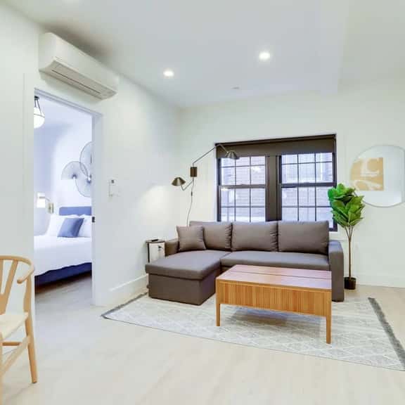 712 G #203 - Image 1