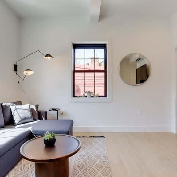 712 G #201 - Image 1