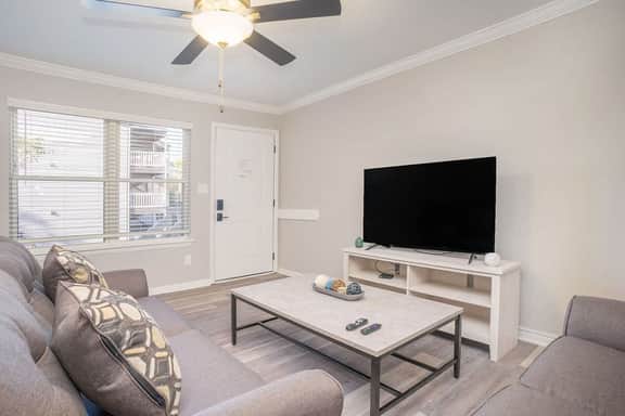 1121 HILL#4(2BR)