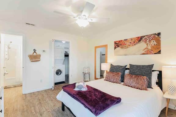 1566 Lea View