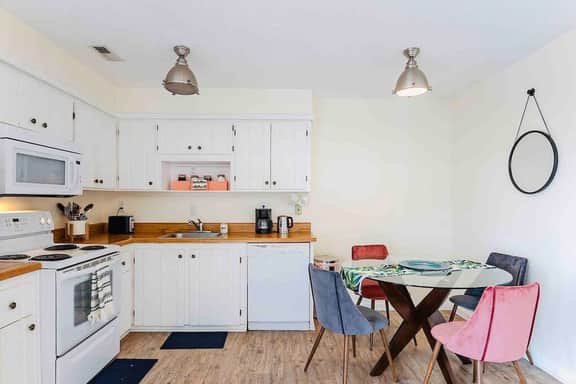 1566 Lea View