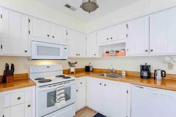 1566 Lea View