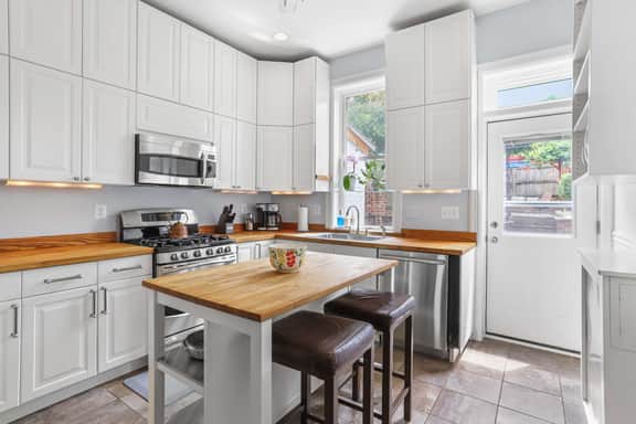 718 4th St SE-Upper