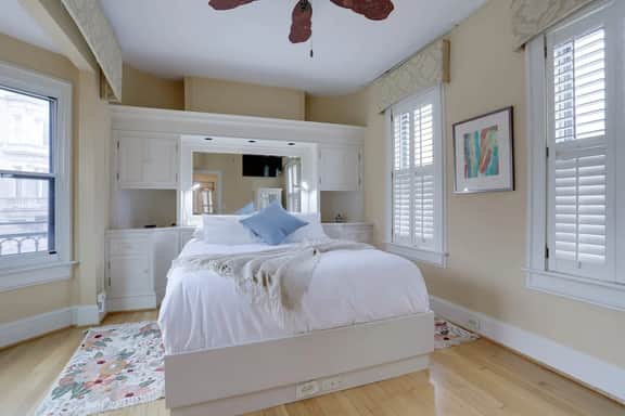1732 21st NW-UP