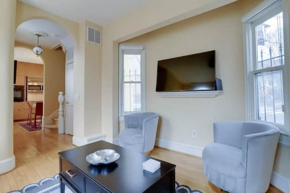 1732 21st NW-Up-LT