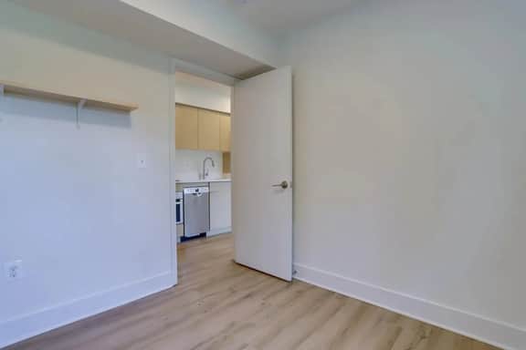 1901-#6-UNFURNISHED