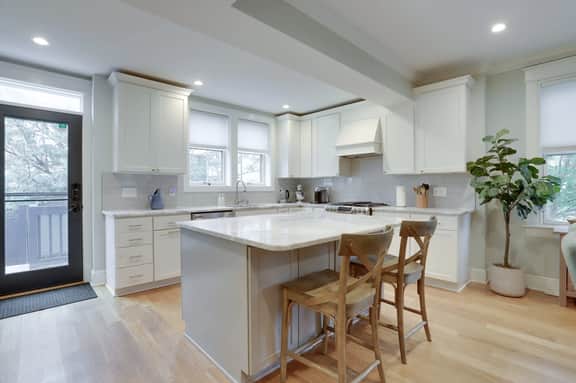 935 15th SE