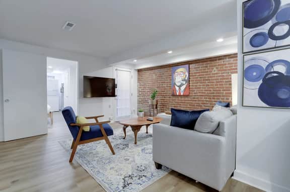 1927 1/2 S ST NW LT