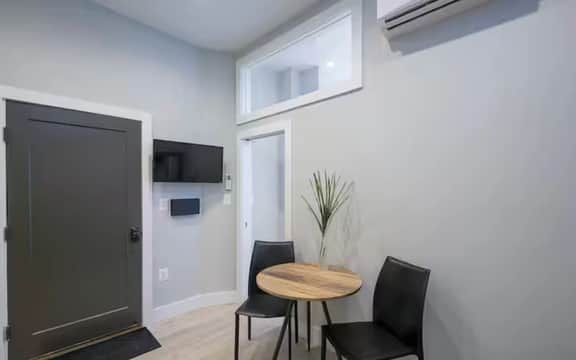 Sojourn 1BD in Dupont Near Metro!