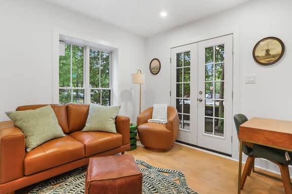 Sojourn pied-a-terre with Patio on Capitol Hill