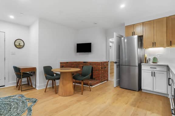 Sojourn pied-a-terre with Patio on Capitol Hill