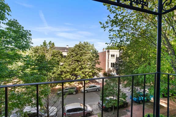Sojourn Stylish 1BD with Dedicated Workspace