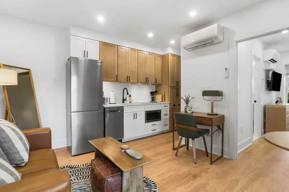 Sojourn Stylish 1BD with Dedicated Workspace