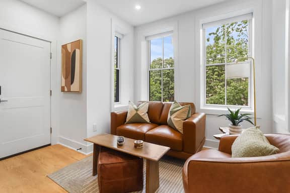 Sojourn Sleek 2BD with Deck on Capitol Hill