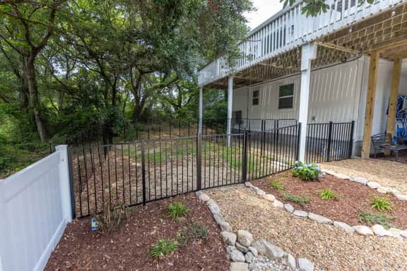 Dog Friendly, Hot Tub, & Walk to Beach!
