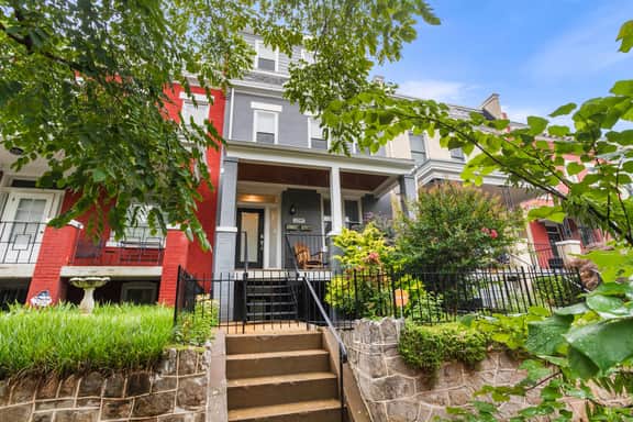 Sojourn Sleek 3BD in the Heart of Capitol Hill - Image 4