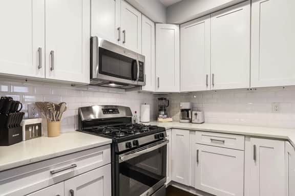 Sojourn Sleek 3BD in the Heart of Capitol Hill - Image 5