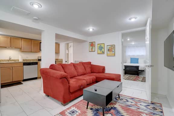 Sojourn Stylish Capitol Hill Garden-Level 1BD - Image 3