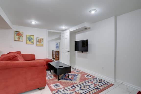 Sojourn Stylish Capitol Hill Garden-Level 1BD - Image 5