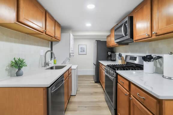 Sojourn on C, Modern 2BD Near Metro - Image 2