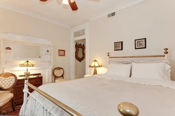 Cuban Room #1604