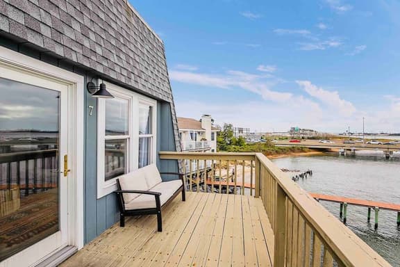 1566 Lea View