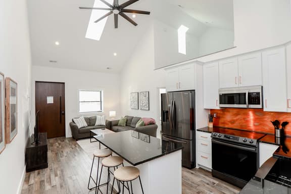 2513 Mortons - LT